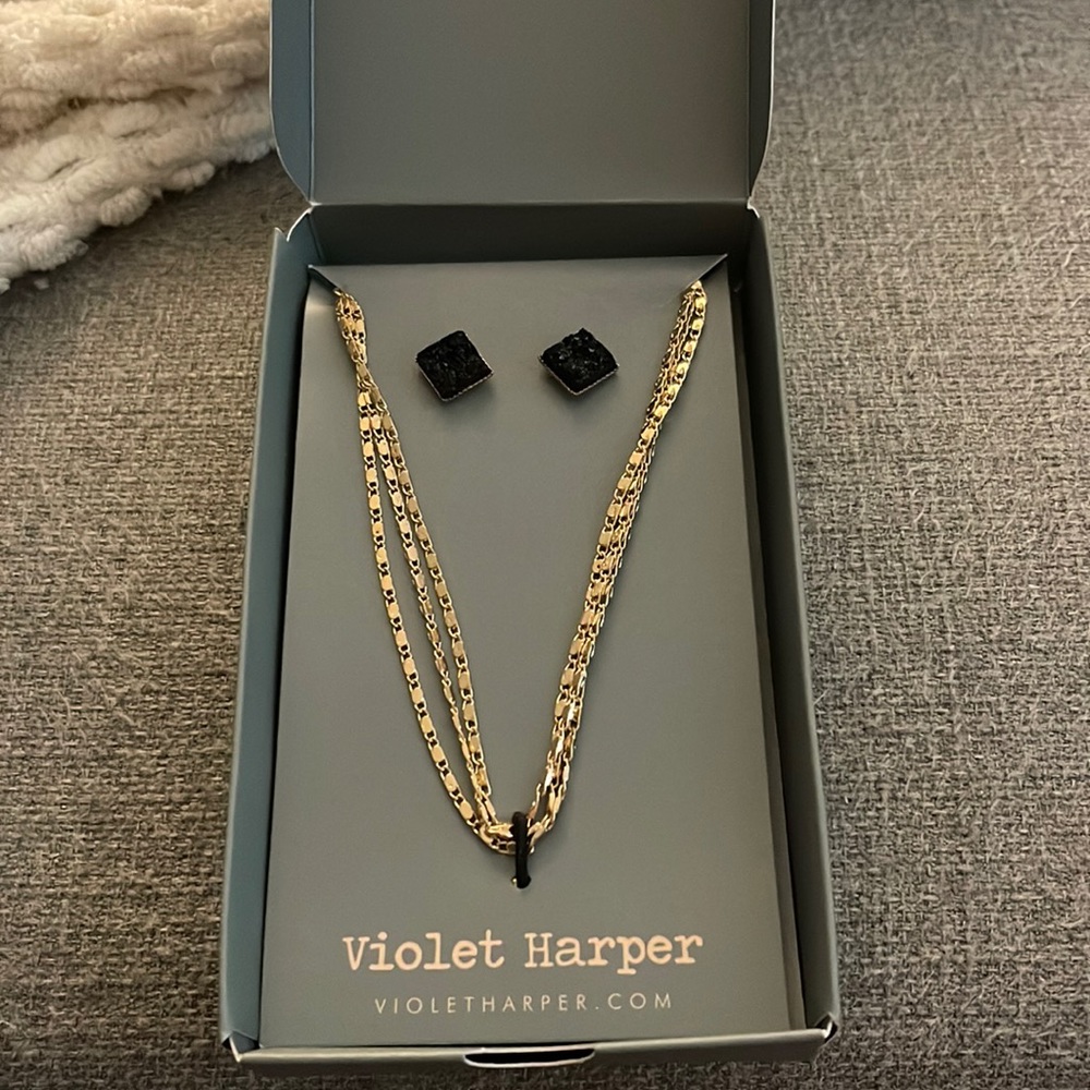 Earring and necklace set